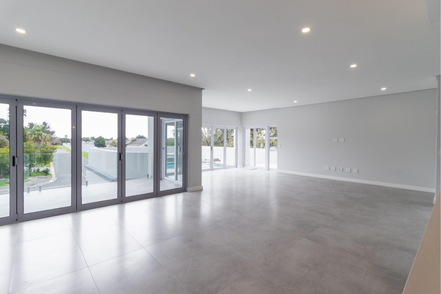 4 Bedroom Property for Sale in Flamingo Vlei Western Cape